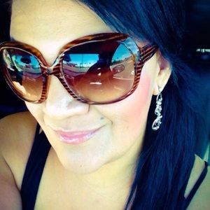 Meet your Posher, Adriana